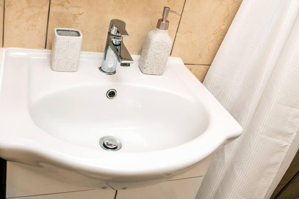 Seafront Central Apt In Lavrio Apartman Kültér fotó